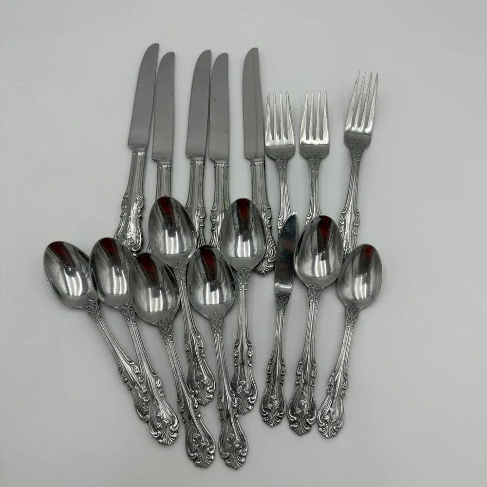 Reed & Barton Tubor Lily Stainless Steel Silver Flatware 17 Mixed Place Setting